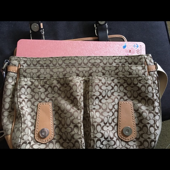 Hard to find Coach Messenger - Picture 7 of 8